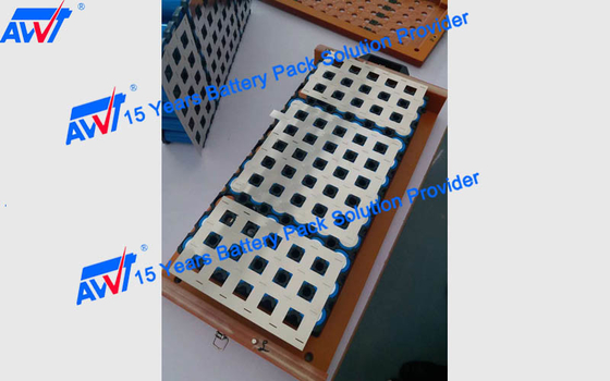 جوشکار پنوماتیک نقطه دو طرفه 18650 32650 HDL6030 2800-3500pcs / Hrs 200V 5000A